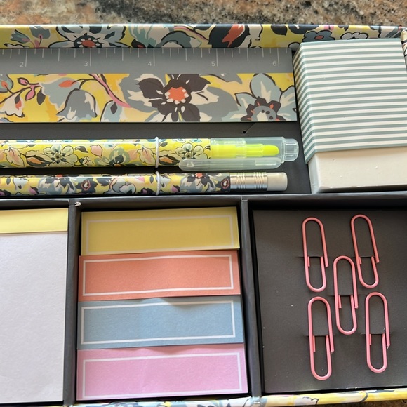NWT Vera Bradley Desk Supply Set - Picture 5 of 6